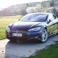 Tesla Model S 85D: Budoucnost nebo slepá ulička?
