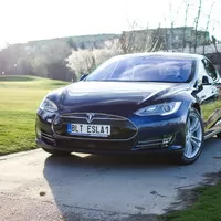 Tesla Model S 85D: Budoucnost nebo slepá ulička?