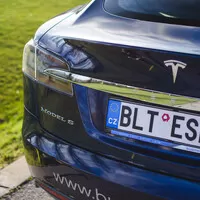 Tesla Model S 85D: Budoucnost nebo slepá ulička?