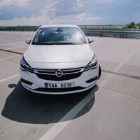 Opel Astra 1.0 Turbo: Komisní automobil