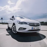 Opel Astra 1.0 Turbo: Komisní automobil