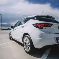 Opel Astra 1.0 Turbo: Komisní automobil