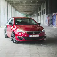 Peugeot 308 GTI: Zahoďte tradice!
