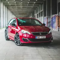 Peugeot 308 GTI: Zahoďte tradice!