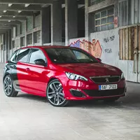 Peugeot 308 GTI: Zahoďte tradice!