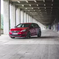 Peugeot 308 GTI: Zahoďte tradice!