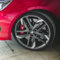 Peugeot 308 GTI: Zahoďte tradice!