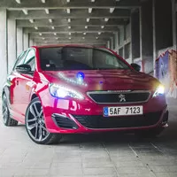 Peugeot 308 GTI: Zahoďte tradice!