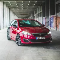 Peugeot 308 GTI: Zahoďte tradice!