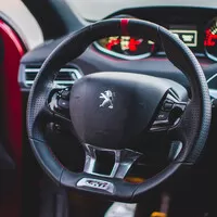 Peugeot 308 GTI: Zahoďte tradice!