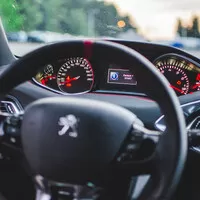 Peugeot 308 GTI: Zahoďte tradice!