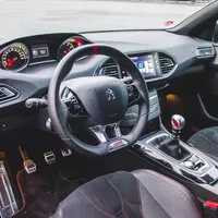 Peugeot 308 GTI: Zahoďte tradice!