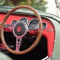 Caterham Seven Sprint nás vrací o 50 let zpátky