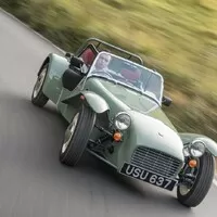 Caterham Seven Sprint nás vrací o 50 let zpátky