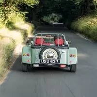 Caterham Seven Sprint nás vrací o 50 let zpátky