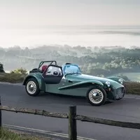 Caterham Seven Sprint nás vrací o 50 let zpátky