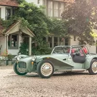 Caterham Seven Sprint nás vrací o 50 let zpátky