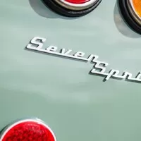Caterham Seven Sprint nás vrací o 50 let zpátky