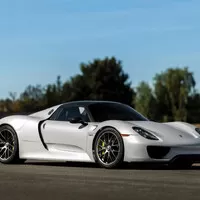 10 sériových aut s nejtočivějšími motory