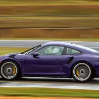 10 sériových aut s nejtočivějšími motory