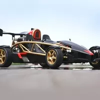 10 sériových aut s nejtočivějšími motory