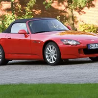 10 sériových aut s nejtočivějšími motory