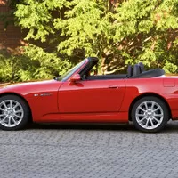 10 sériových aut s nejtočivějšími motory