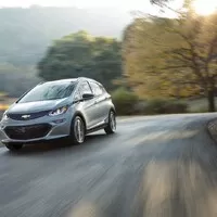 Chevrolet Bolt a Opel Ampera-e s dojezdem přes 380 kilometrů