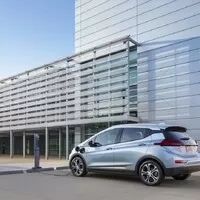Chevrolet Bolt a Opel Ampera-e s dojezdem přes 380 kilometrů