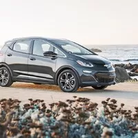 Chevrolet Bolt a Opel Ampera-e s dojezdem přes 380 kilometrů