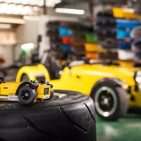 Lego uvádí další autový model – tentokrát Caterham 620R