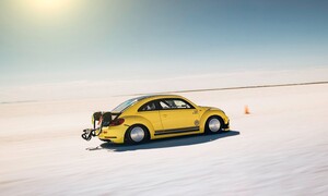 Novinky: VW Brouk vůbec poprvé pokořil hranici 320 km/h