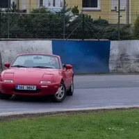 Ikdyž měla posunuté rozvody, tak uměla jet bokem napřed.