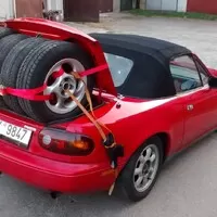 Kdo říkal, že do Miaty nejde dát sadu kol?