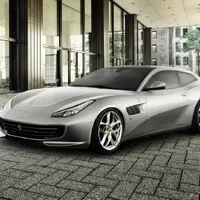 Ferrari přidává do portfolia GTC4Lusso přeplňovaný osmiválec