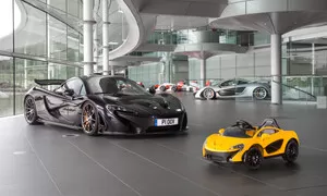 Novinky: První elektromobil od McLarenu je tady a stojí parádní peníze