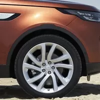 Nový Land Rover Discovery zahazuje ocelový rám