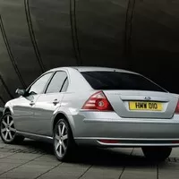 Óda na Mondeo aneb ať žije hranatá krabice!