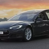 Holandská společnost nabízí funebráckou Teslu