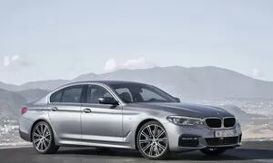Nová pětka od BMW je větší a lehčí