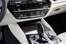 Nová pětka od BMW je větší a lehčí