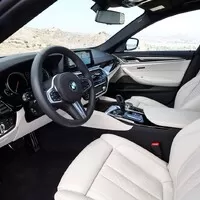 Nová pětka od BMW je větší a lehčí