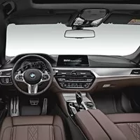 Nová pětka od BMW je větší a lehčí
