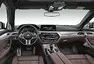 Nová pětka od BMW je větší a lehčí