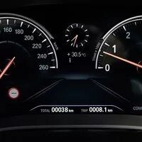 Nová pětka od BMW je větší a lehčí