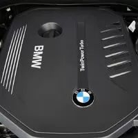 Nová pětka od BMW je větší a lehčí