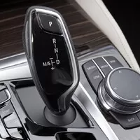 Nová pětka od BMW je větší a lehčí