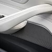 Nová pětka od BMW je větší a lehčí