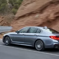 Nová pětka od BMW je větší a lehčí