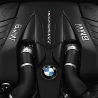 Nová pětka od BMW je větší a lehčí